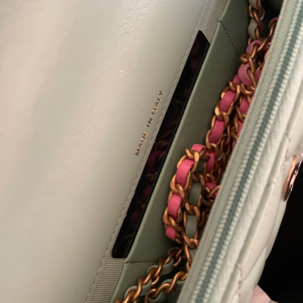 CHANEL Green Quilted Crossbody Bag with Gold Hardware - Picture 9 of 9